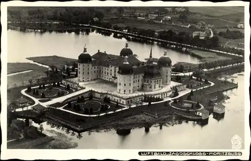 Ak Moritzburg in Sachsen, Jagdschloss Moritzburg, Fliegeraufnahme