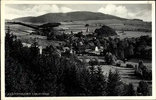 Ak Assinghausen Olsberg im Sauerland, Panorama, Kirche