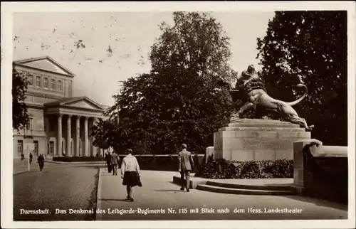 Ak Darmstadt in Hessen, Das Denkmal des Leibgarde Regiments Nr. 115, Hess. Landestheater