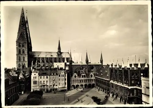 Ak Hansestadt Lübeck, Marktplatz mit Marienkirche und Rathaus