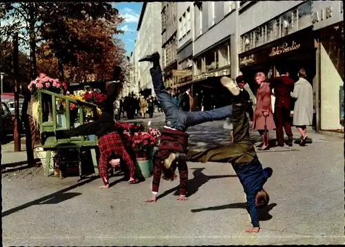 Ak Düsseldorf am Rhein, Radschläger auf der Kö