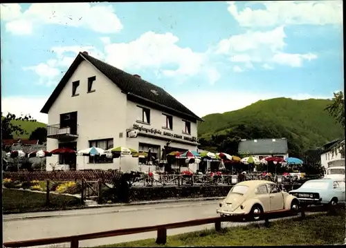 Ak Einruhr Simmerath in der Eifel, Hotel-Cafe-Restaurant Zum Hirsch, Außenansicht, Autos