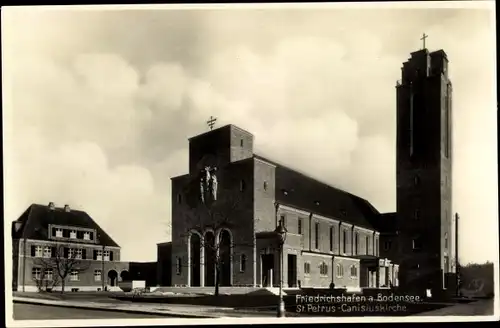 Ak Friedrichshafen am Bodensee, St. Petrus Canisiuskirche, Turm, Portal