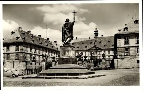 Ak Fulda in Hessen, Schloss mit Bonifatius-Denkmal