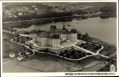 Ak Moritzburg in Sachsen, Jagdschloss, Luftbild, Parkanlage, See