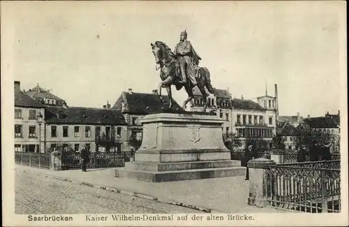 Ak Saarbrücken im Saarland, Kaiser Wilhelm-Denkmal auf der alten Brücke