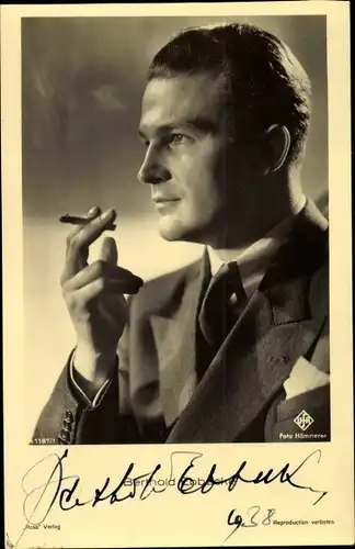 Ak Schauspieler Berthold Ebbecke, Profilansicht, Zigarette