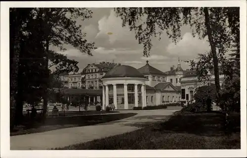 Ak Františkovy Lázně Franzensbad Reg. Karlsbad, Blick auf die Franzensquelle