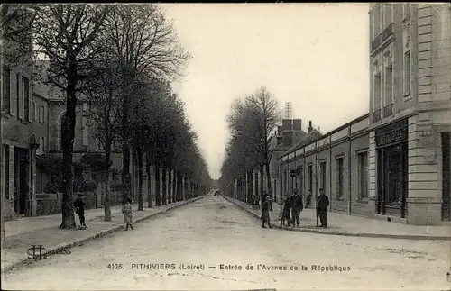 Ak Pithiviers Loiret, Entree de l'Avenue de la Republique