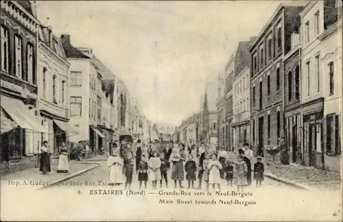 Ak Estaires Nord, Grande Rue vers le Neuf-Berguin, Passanten