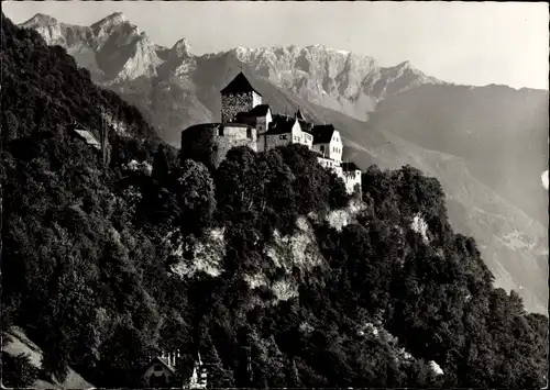 Ak Vaduz Liechtenstein, Schloss mit Rappenstein und Falknis