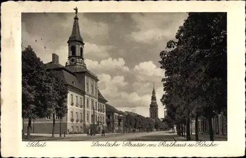 Ak Sowjetsk Tilsit Ostpreußen, Deutsche Straße mit Rathaus und Kirche