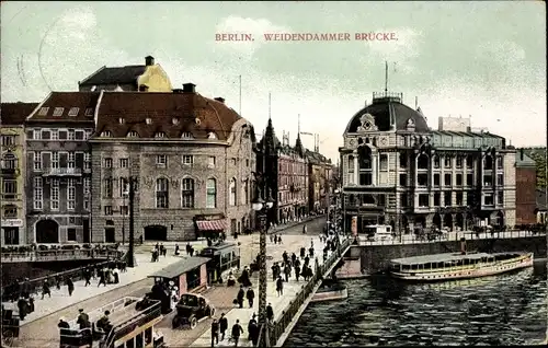Ak Berlin Mitte, Weidendammer Brücke, Dampferanlegestelle, Straßenbahnen, Passanten