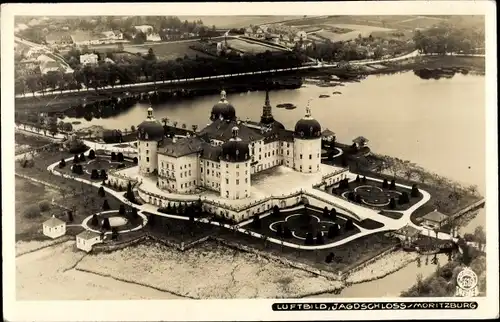 Ak Moritzburg in Sachsen, Jagdschloss, Luftbild, Parkanlage
