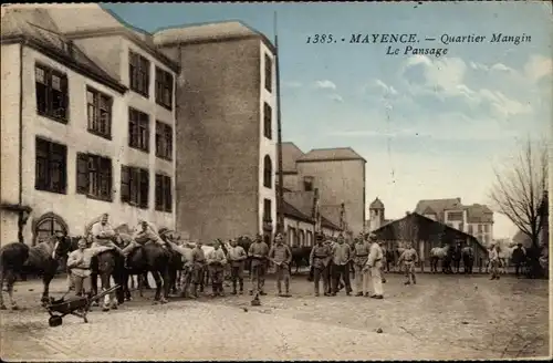 Ak Mainz am Rhein, Mayence, Quartier Mangin, Le Pansage, Soldaten, Pferde