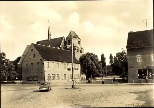 Ak Sandersdorf Brehna im Kreis Anhalt Bitterfeld, Ernst Thälmann Platz, Kirche, Lebensmittel