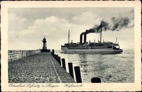 Ak Sassnitz auf Rügen, Hafenmole, Schiff
