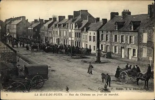 Ak La Haye du Puits Manche, Rue du Chateau un jour du marche