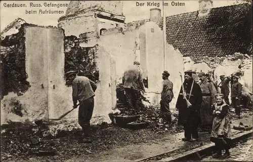 Ak Schelesnodoroschny Gerdauen Ostpreußen, Russische Gefangene beim Aufräumen, I. WK