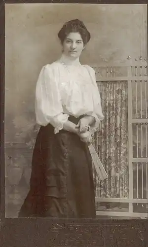 CdV Frauenportrait, Dame mit Fächer