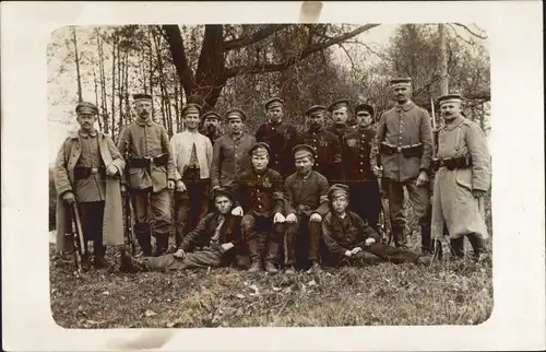 Foto Ak Kriegsgefangenenlager Sobolky?, gefangene Russen, Oktober 1916