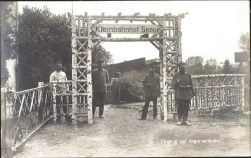 Ak Senuc Ardennes, Kleinbahnhof, Eingang zur Argonnenbahn, deutsche Feldbahn, Soldaten, 1. WK
