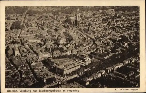 Ak Utrecht Niederlande, Vreeburg met Jaarbeursgebouw en omgeving, Fliegeraufnahme