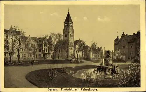 Ak Dessau in Sachsen Anhalt, Funkplatz mit Petruskirche