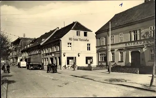 Ak Lindow in der Mark, Rathaus und HO Hotel Ratskeller