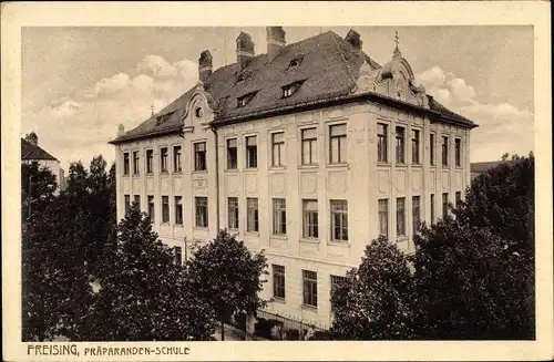 Ak Freising in Oberbayern, Präparanden-Schule, Außenansicht