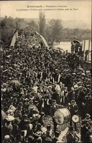 Ak Echternach Luxemburg, Procession dansante, Echternacher Springprozession, Pont