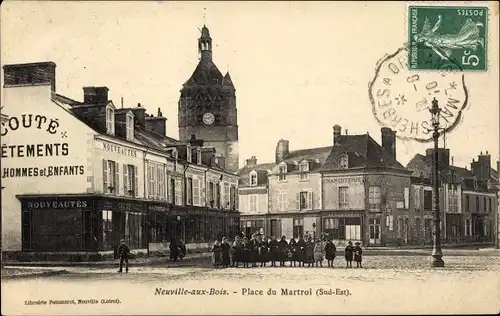 Ak Neuville aux Bois Loiret, Place du Martroi