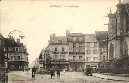 Ak Montargis Loiret, Place Mirabeau, Pharmacie, G. Bazar du Loiret, Ameublements