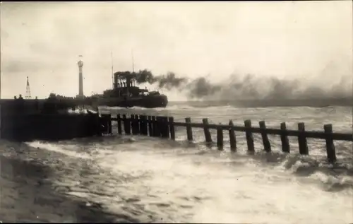 Foto Ak Ostseebad Warnemünde Rostock, Dampfer, Leuchtturm