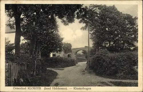 Ak Hiddensee, Ostseebad, Klosterbogen am Kloster