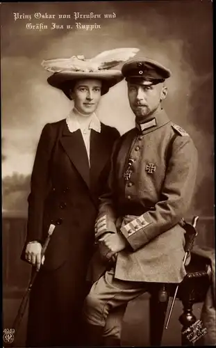 Ak Oskar Prinz von Preußen, Gräfin Ina Marie, Portrait, Uniform, Eisernes Kreuz