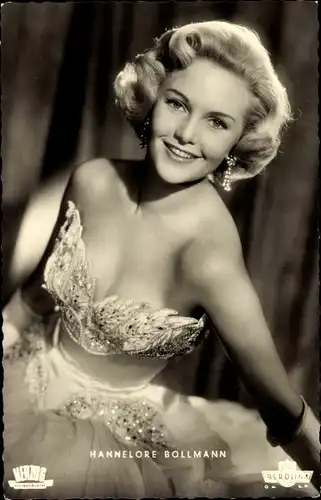 Ak Schauspielerin Hannelore Bollmann, Portrait im Abendkleid, Herzog Film, Berolina