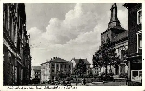 Ak Lüdenscheid im Märkischen Kreis, Erlöserkirche mit Rathaus