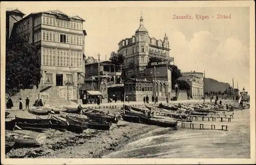 Ak Sassnitz auf Rügen, Hotel am Meer, Strand, Boote