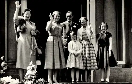 Ak Juliana der Niederlande, Prinz Bernhard, Beatrix, Irene, Margriet, Christina, 1955