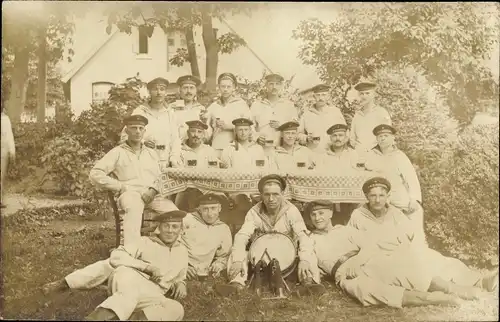 Foto Ak Deutsche Seeleute in Uniformen, 1916, Kaiserliche Marine