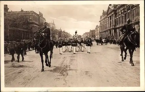 Ak Berlin, Wachtparade mit Schutzmannsführung