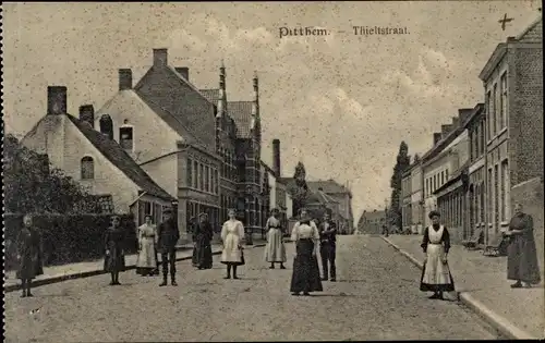 Ak Pittem Pitthem Westflandern, Thieltstraat, Anwohner