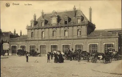 Ak Douai Nord, La Gare, Bahnhof, Straßenseite