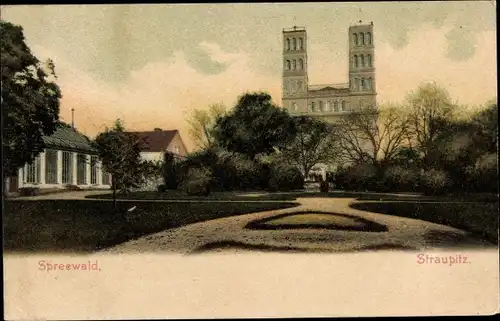 Ak Straupitz in Brandenburg, Partie in den Anlagen mit Blick zur Schinkelkirche