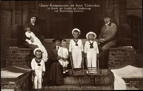 Ak Unsere Kronprinzessin mit Töchterchen, Familie Großherzog Mecklenburg Schwerin, Liersch 7602