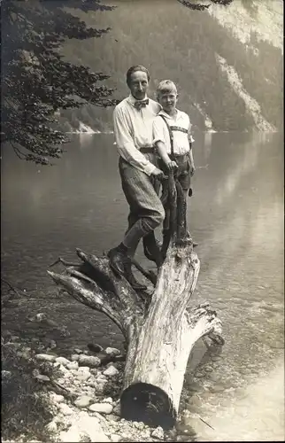 Foto Ak August Wilhelm von Preußen mit Sohn Alexander