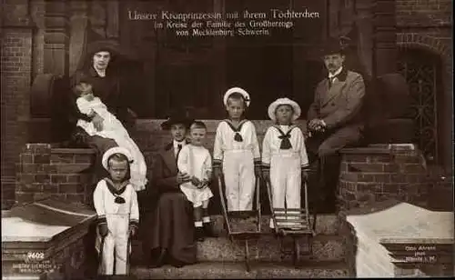 Ak Kronprinzessin Cecilie von Preußen mit Tochter, Großherzog von Mecklenburg Schwerin mit Familie