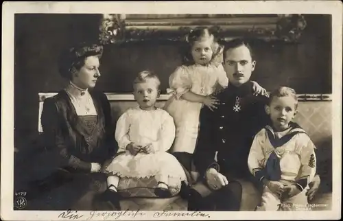 Ak Herzog Carl Eduard von Sachsen Coburg Gotha mit Familie, Viktoria Adelheid von Schleswig Holstein