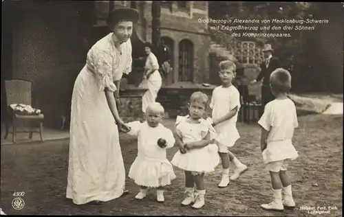 Ak Großherzogin Alexandra von Mecklenburg Schwerin mit Friedrich Franz und Söhne des Kronprinzen